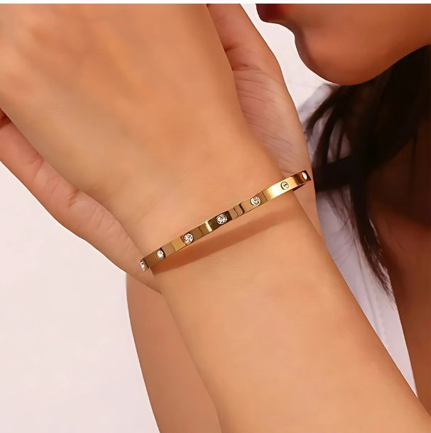 Kitty Cuff