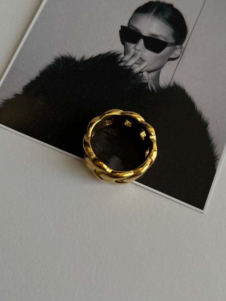 Empire Ring