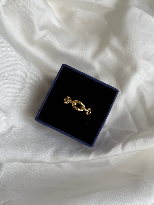 Clyra Ring