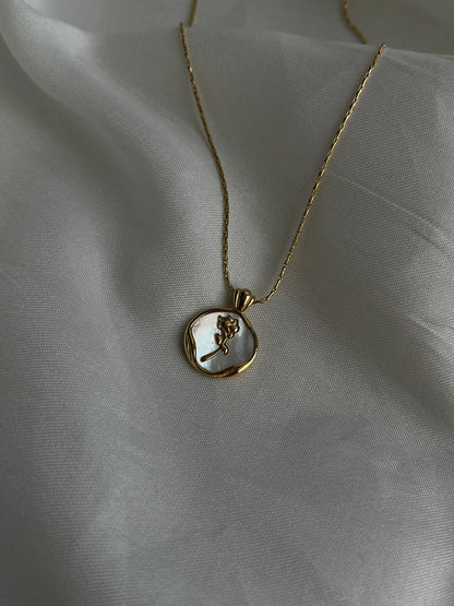 Rose Pendant Gold