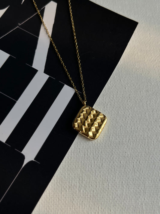 Nyx Gold Pendant Necklace